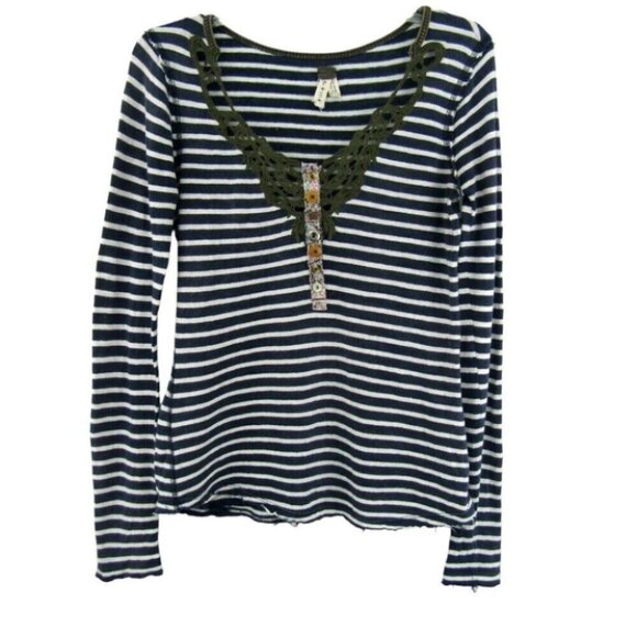 We The Free People Call Back Blue Stripe Henley Top Size S Crochet Lace Buttons - Picture 1 of 10